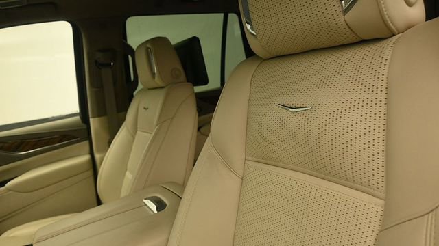 Used 2023 Cadillac Escalade Premium Luxury Platinum w/ Heavy-Duty Trailer Package AWD/4WD image 22
