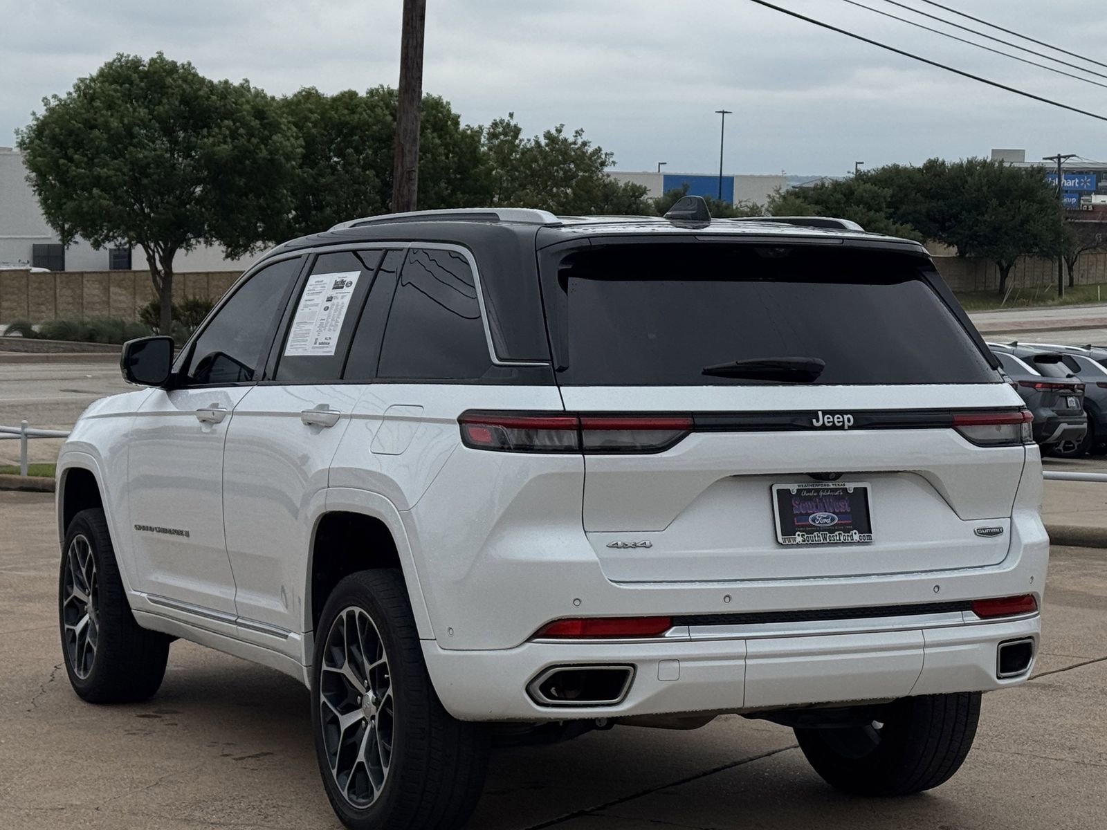 Used 2023 Jeep Grand Cherokee Summit AWD/4WD image 6