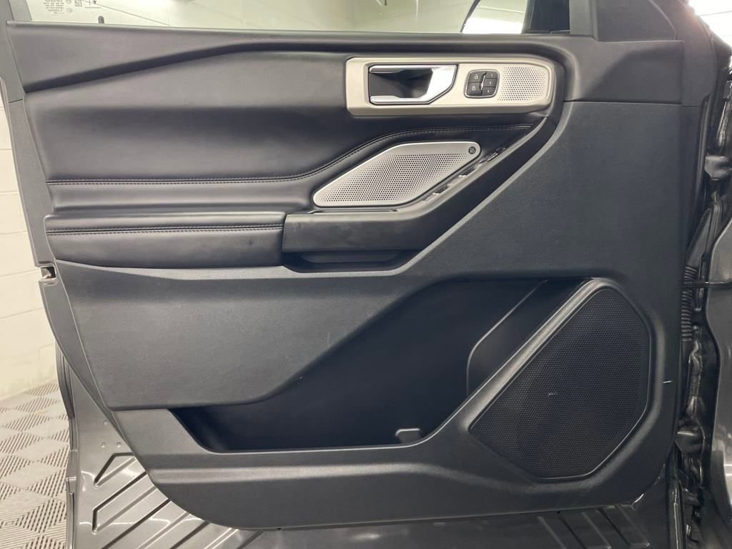 Certified 2020 Ford Explorer Platinum w/ Premium Technology Package AWD/4WD image 17