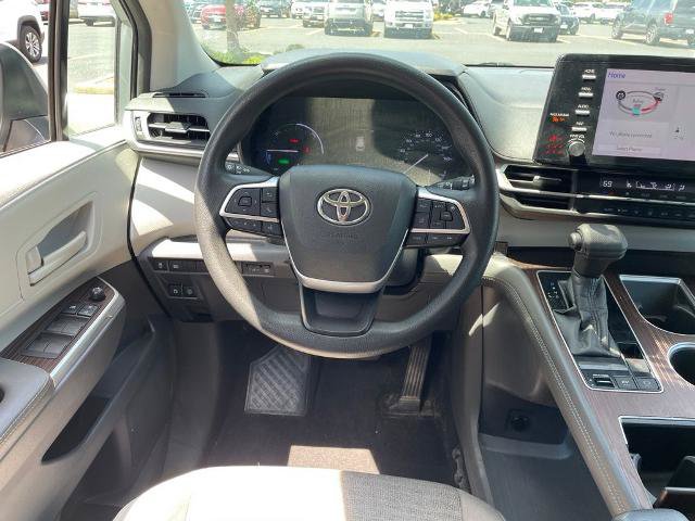 Used 2021 Toyota Sienna LE FWD image 12