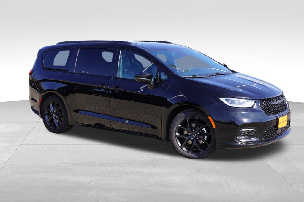 Used 2025 Chrysler Pacifica Limited FWD image 2