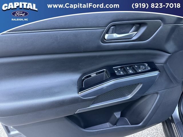 Used 2022 Nissan Pathfinder SL FWD image 20