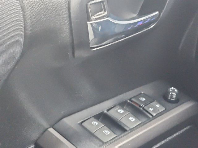 Used 2021 Toyota Tacoma TRD Off-Road w/ Technology Package AWD/4WD image 11