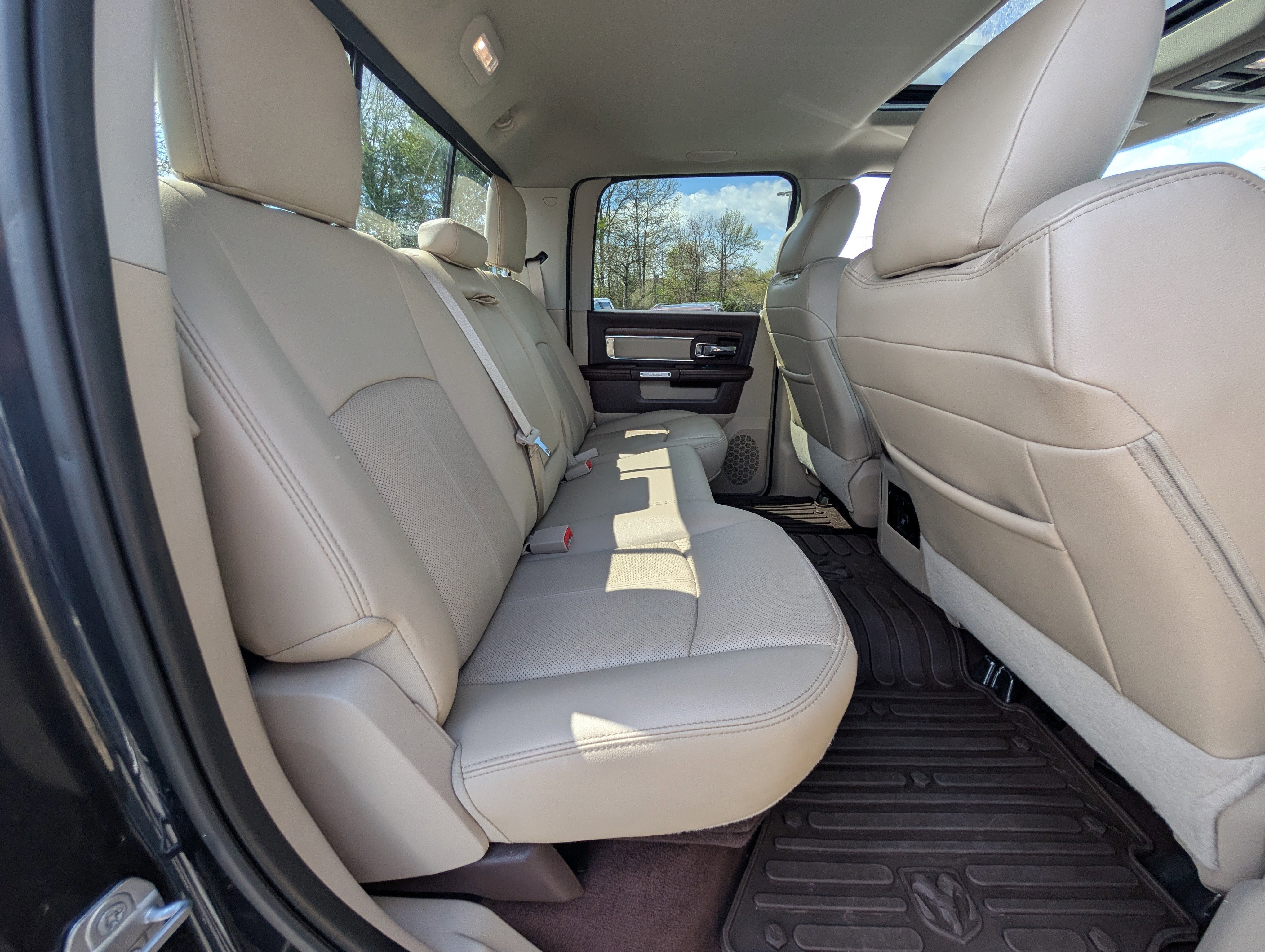 Used 2018 RAM 2500 Laramie w/ Off Road Package image 11