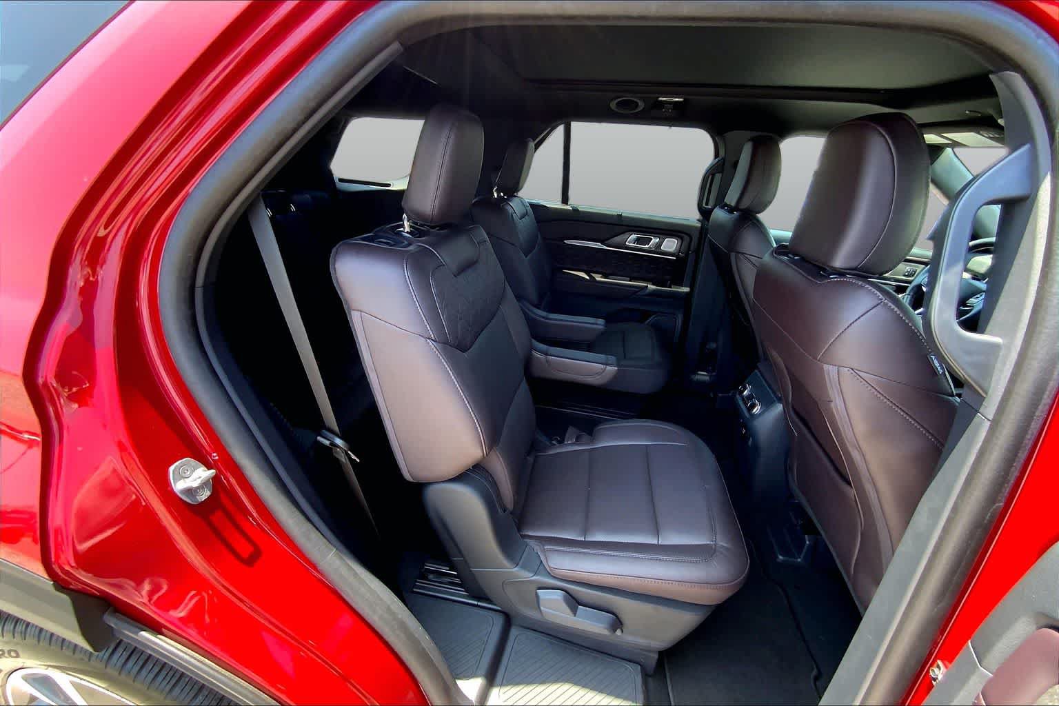 Certified 2025 Ford Explorer Platinum w/ Ultimate Package AWD/4WD image 20