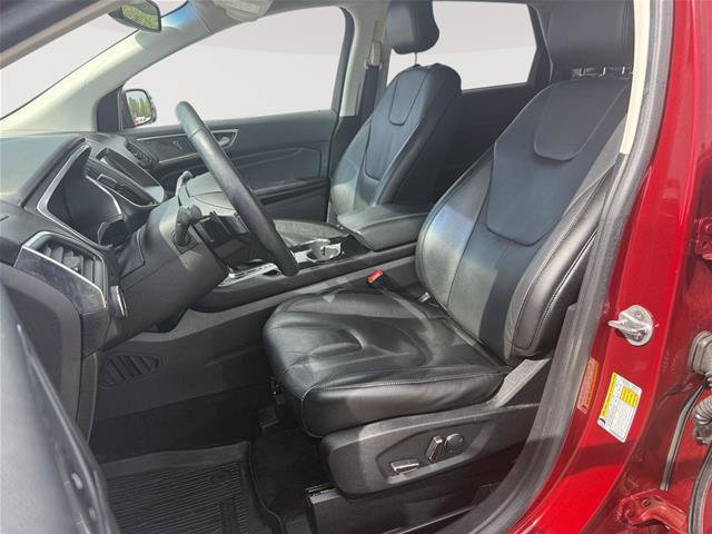 Certified 2017 Ford Edge Titanium w/ Technology Package AWD/4WD image 9