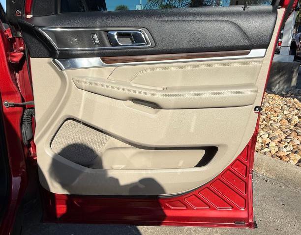 Certified 2019 Ford Explorer Limited w/ Ford Safe & Smart Package image 29