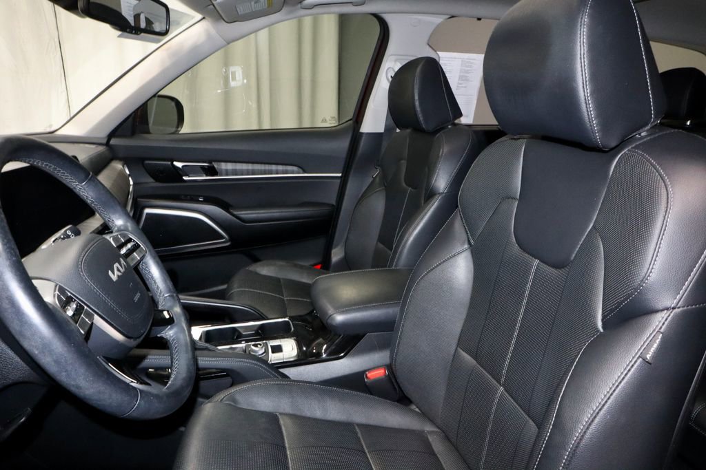 Used 2024 Kia Telluride EX w/ EX Captain's Chair Package AWD/4WD image 27