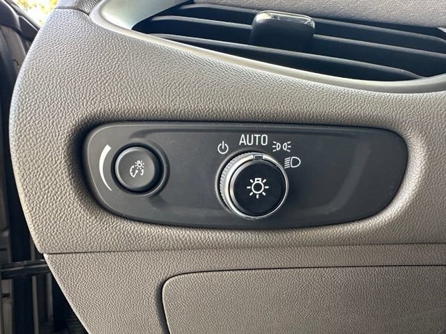 Used 2022 Chevrolet Malibu LT FWD image 23