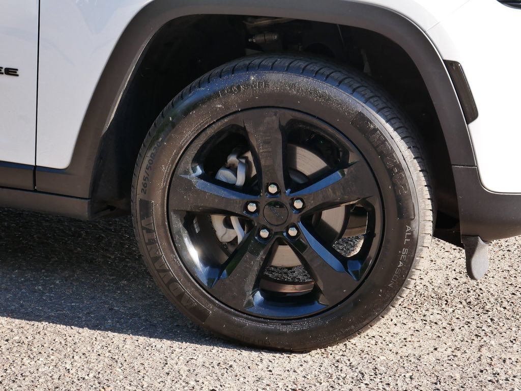 Used 2022 Jeep Grand Cherokee Altitude AWD/4WD image 7