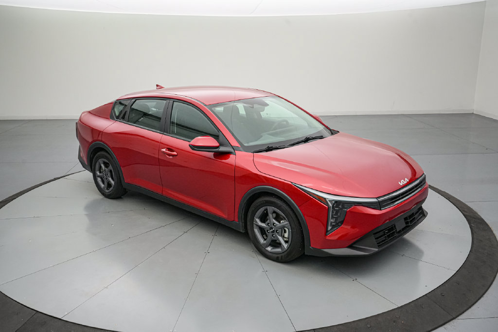 Used 2025 Kia K4 FWD image 2