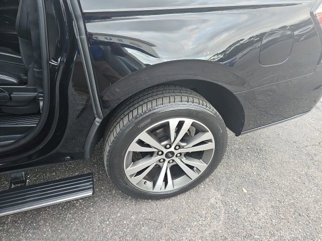 Certified 2020 Ford Expedition Max Platinum image 5