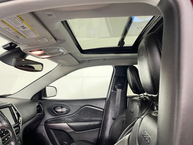 Used 2019 Jeep Cherokee Limited w/ Technology Group AWD/4WD image 18