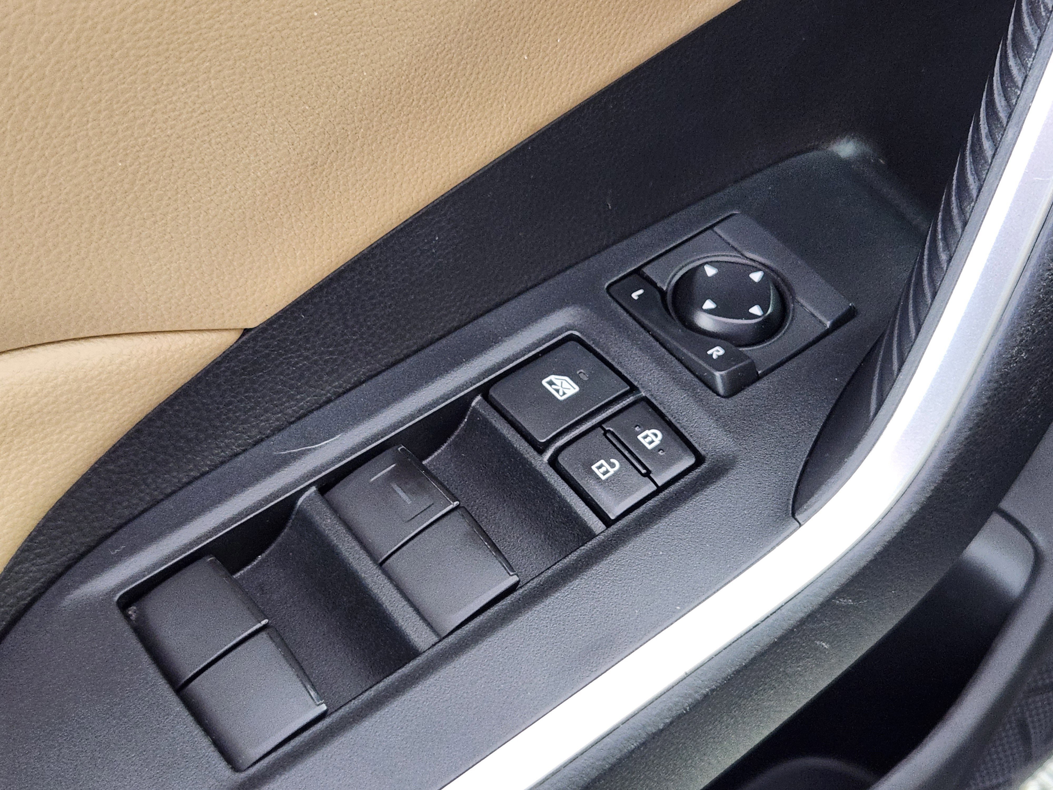 Used 2020 Toyota RAV4 XLE image 17