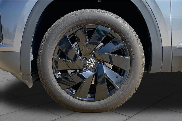 Used 2025 Volkswagen Atlas Cross Sport SE FWD image 11