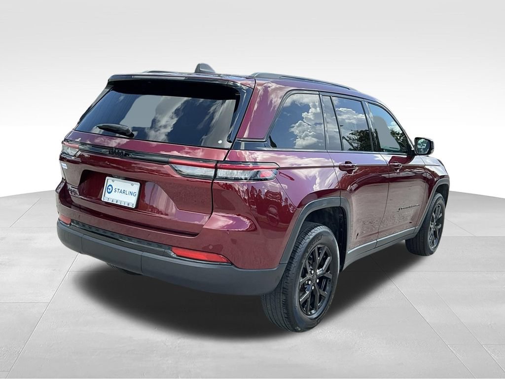 Used 2024 Jeep Grand Cherokee Altitude AWD/4WD image 7