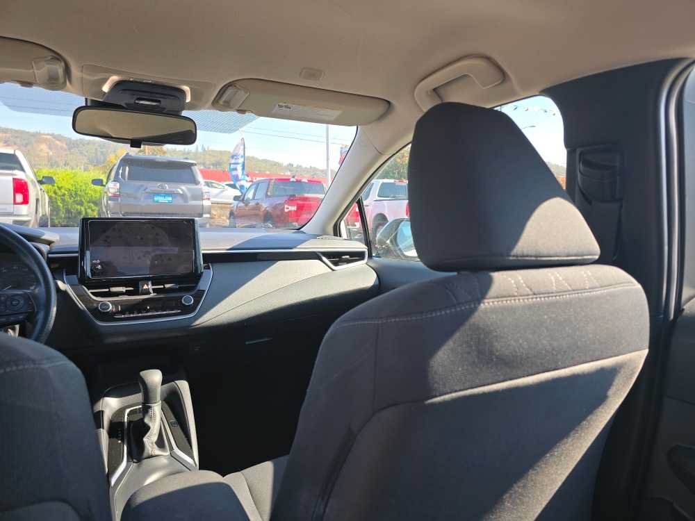 Used 2025 Toyota Corolla LE FWD image 14