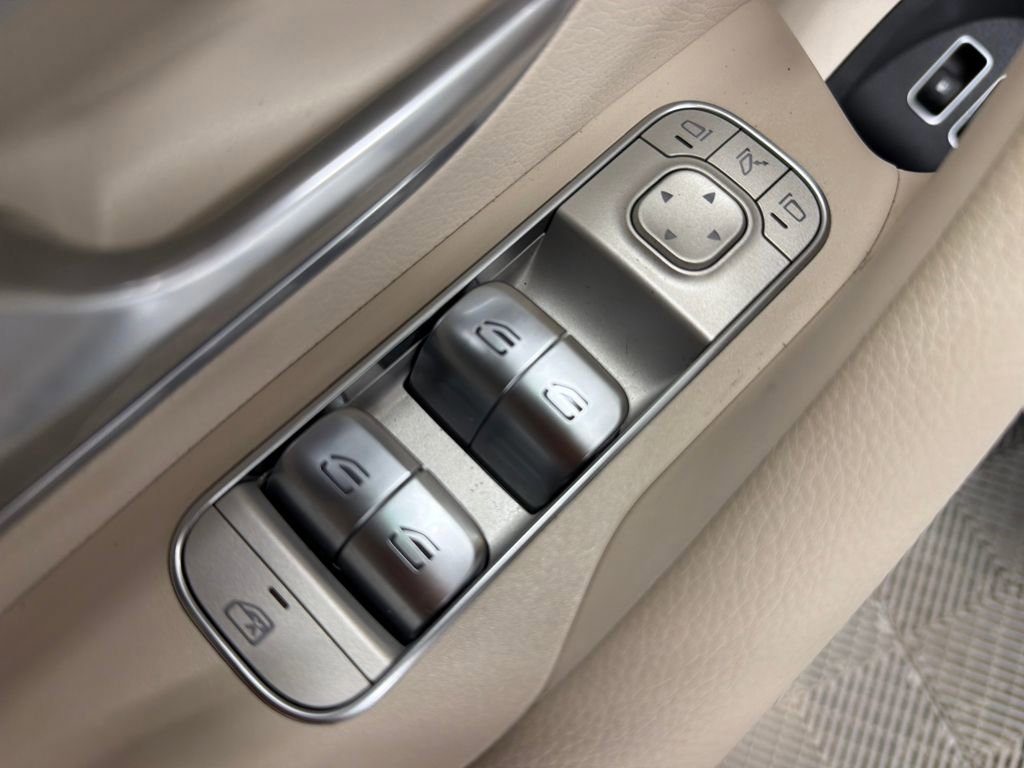 Used 2025 Mercedes-Benz GLE 450e 4MATIC image 17