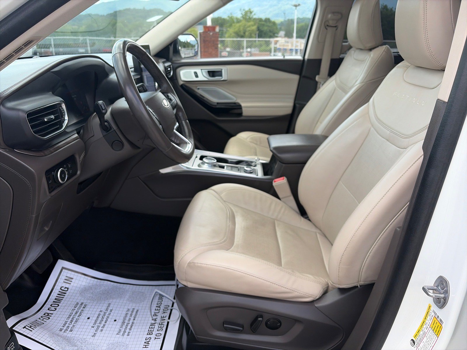 Certified 2023 Ford Explorer Platinum w/ Technology Package AWD/4WD image 17