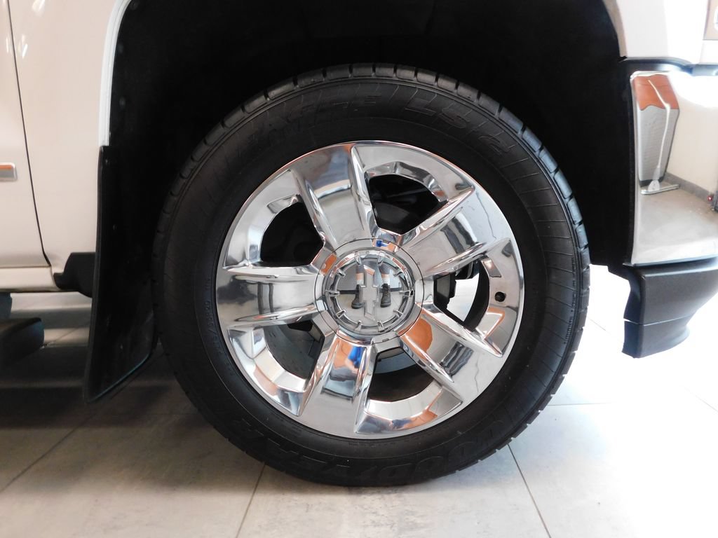 Used 2018 Chevrolet Silverado 1500 LTZ w/ Sport Package AWD/4WD image 9
