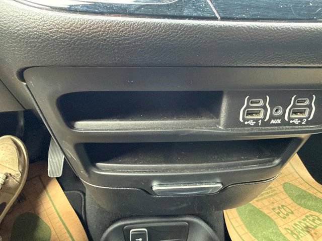 Used 2025 Chrysler Pacifica Select FWD image 24