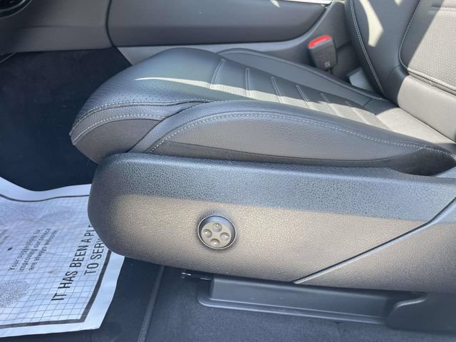 Used 2024 Mercedes-Benz GLC 300 4MATIC image 23
