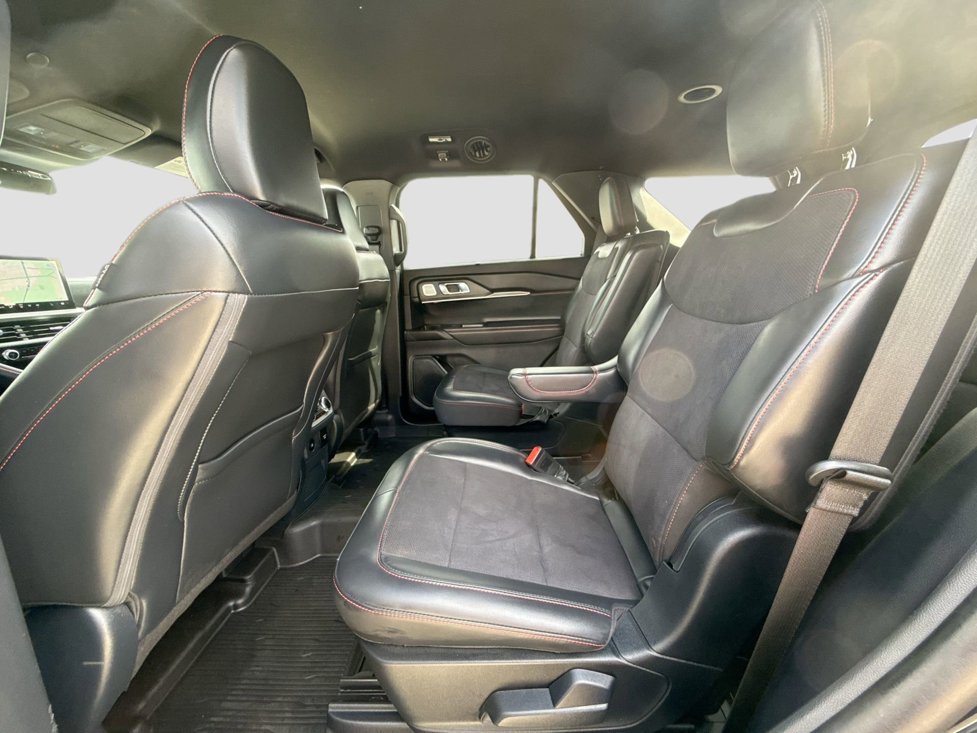 Certified 2025 Ford Explorer ST image 27