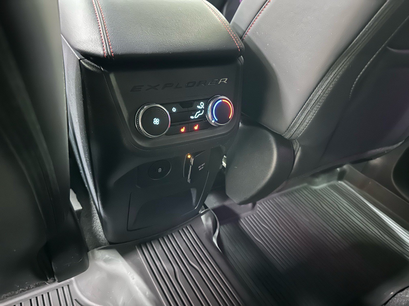 Certified 2025 Ford Explorer ST RWD image 30