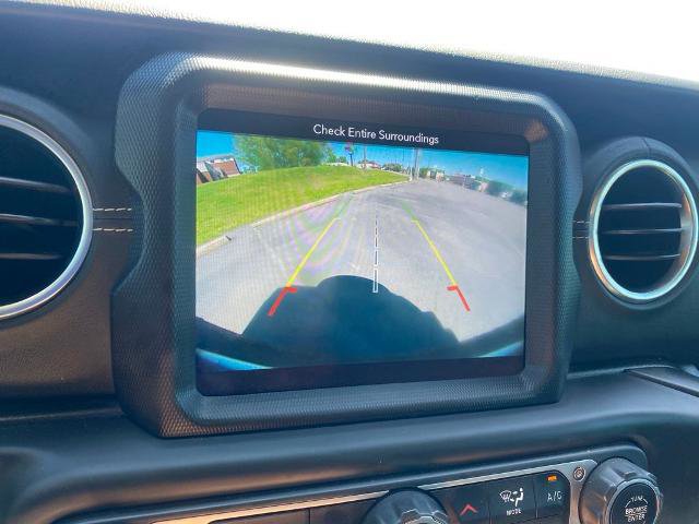 Used 2018 Jeep Wrangler Unlimited Sahara AWD/4WD image 19