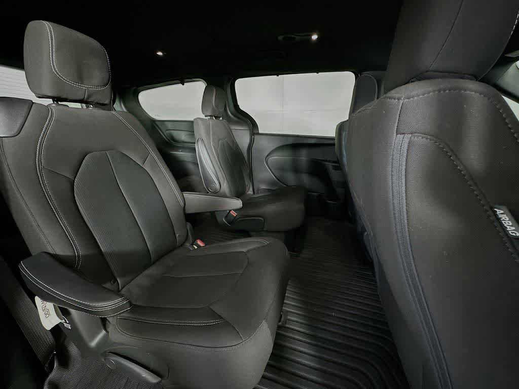 Used 2021 Chrysler Pacifica Touring w/ S Appearance Package FWD image 32