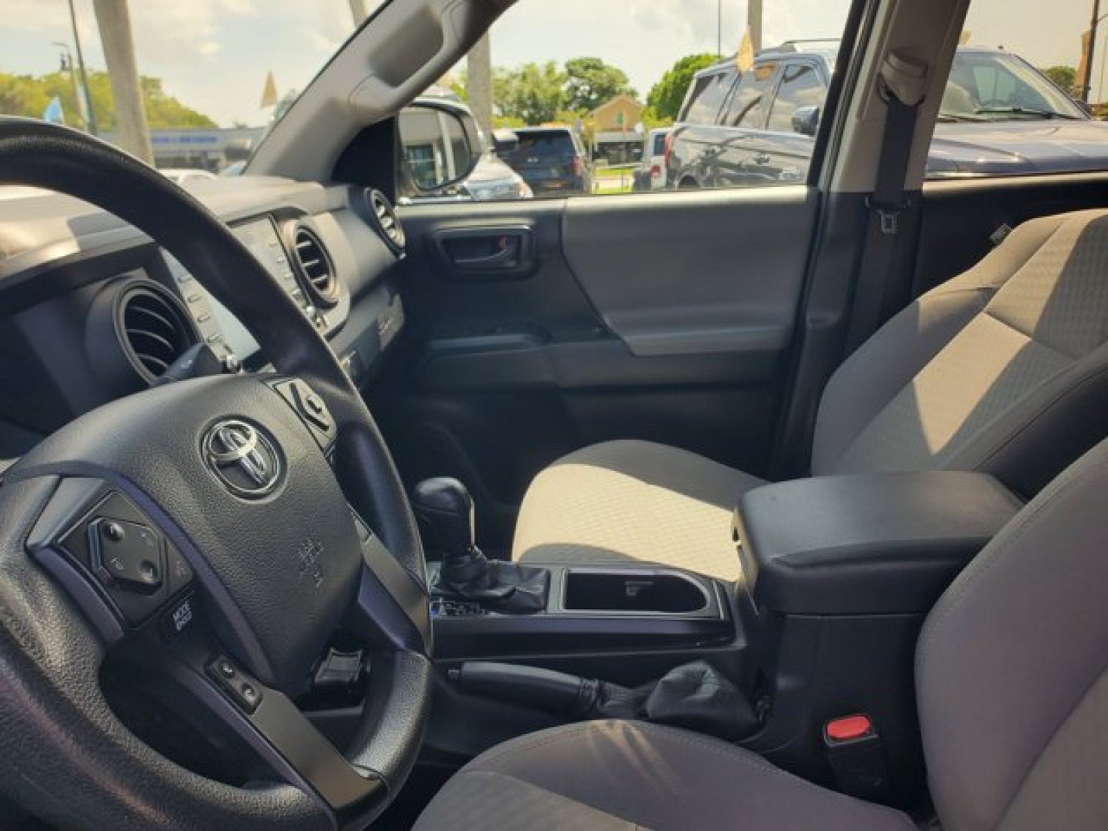 Used 2020 Toyota Tacoma SR w/ SR Convenience Package RWD image 9