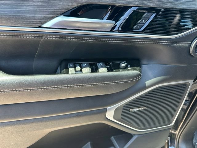 Used 2024 Jeep Wagoneer Series II AWD/4WD image 18