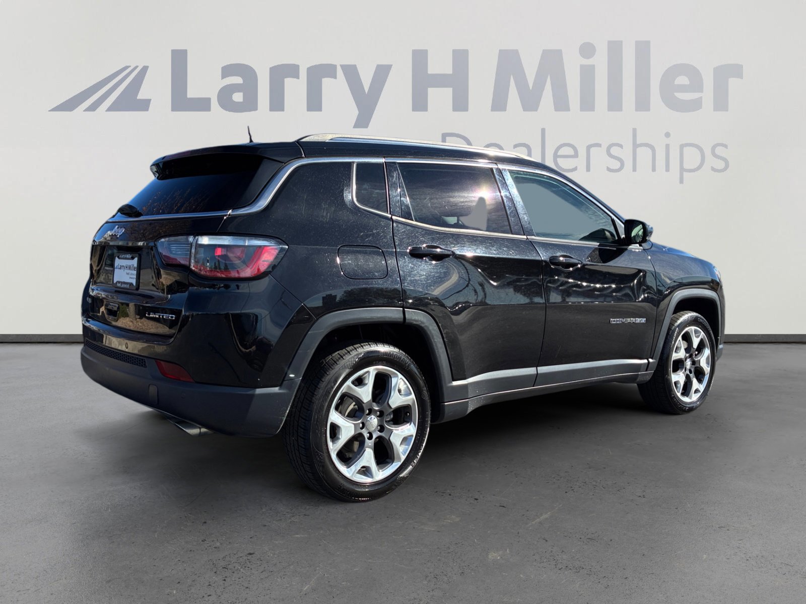Used 2018 Jeep Compass Limited w/ Navigation Group image 5