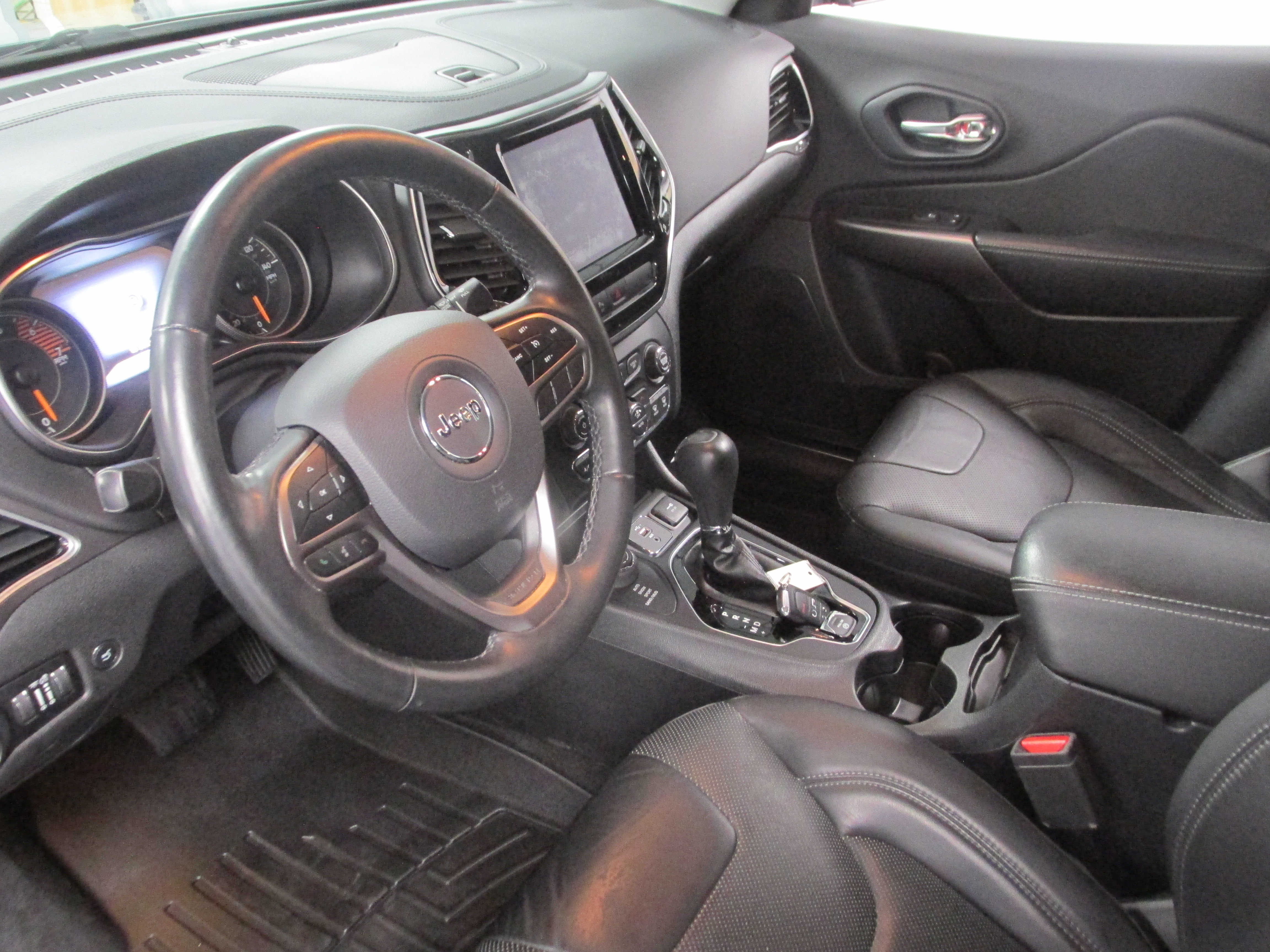 Used 2019 Jeep Cherokee Limited AWD/4WD image 24