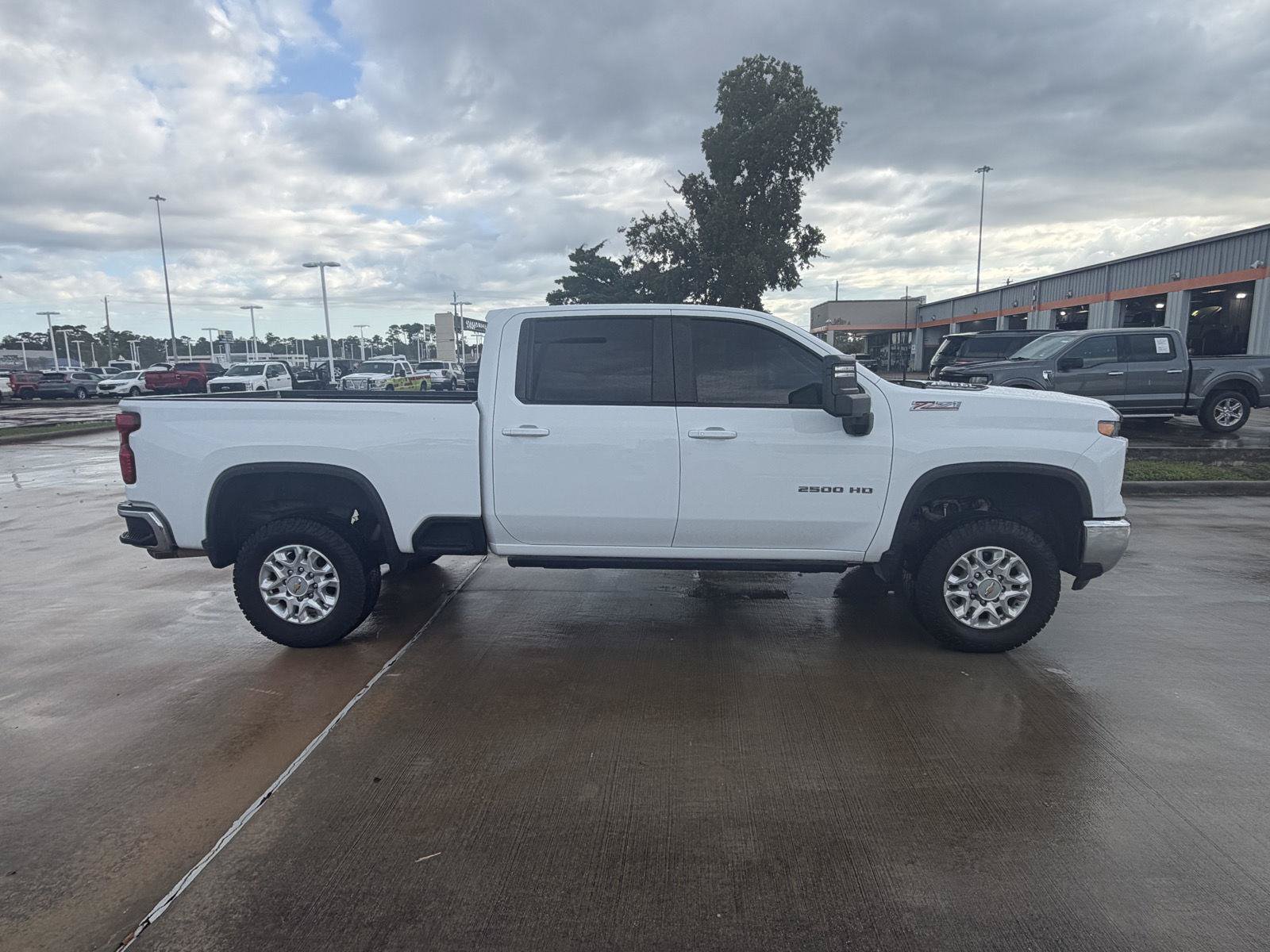 Used 2024 Chevrolet Silverado 2500 LT AWD/4WD image 5