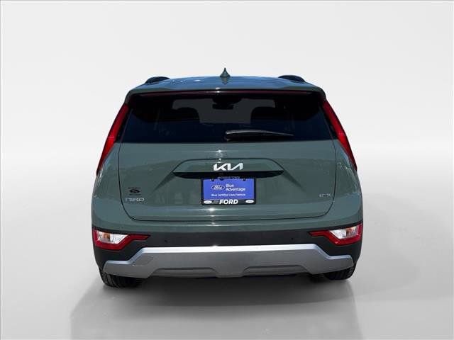 Used 2023 Kia Niro EX image 3