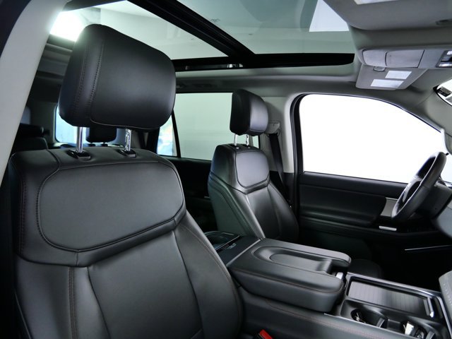 Certified 2025 Ford Expedition Active AWD/4WD image 11