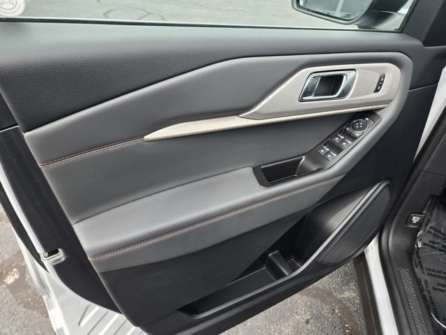 Certified 2025 Ford Explorer Active AWD/4WD image 36