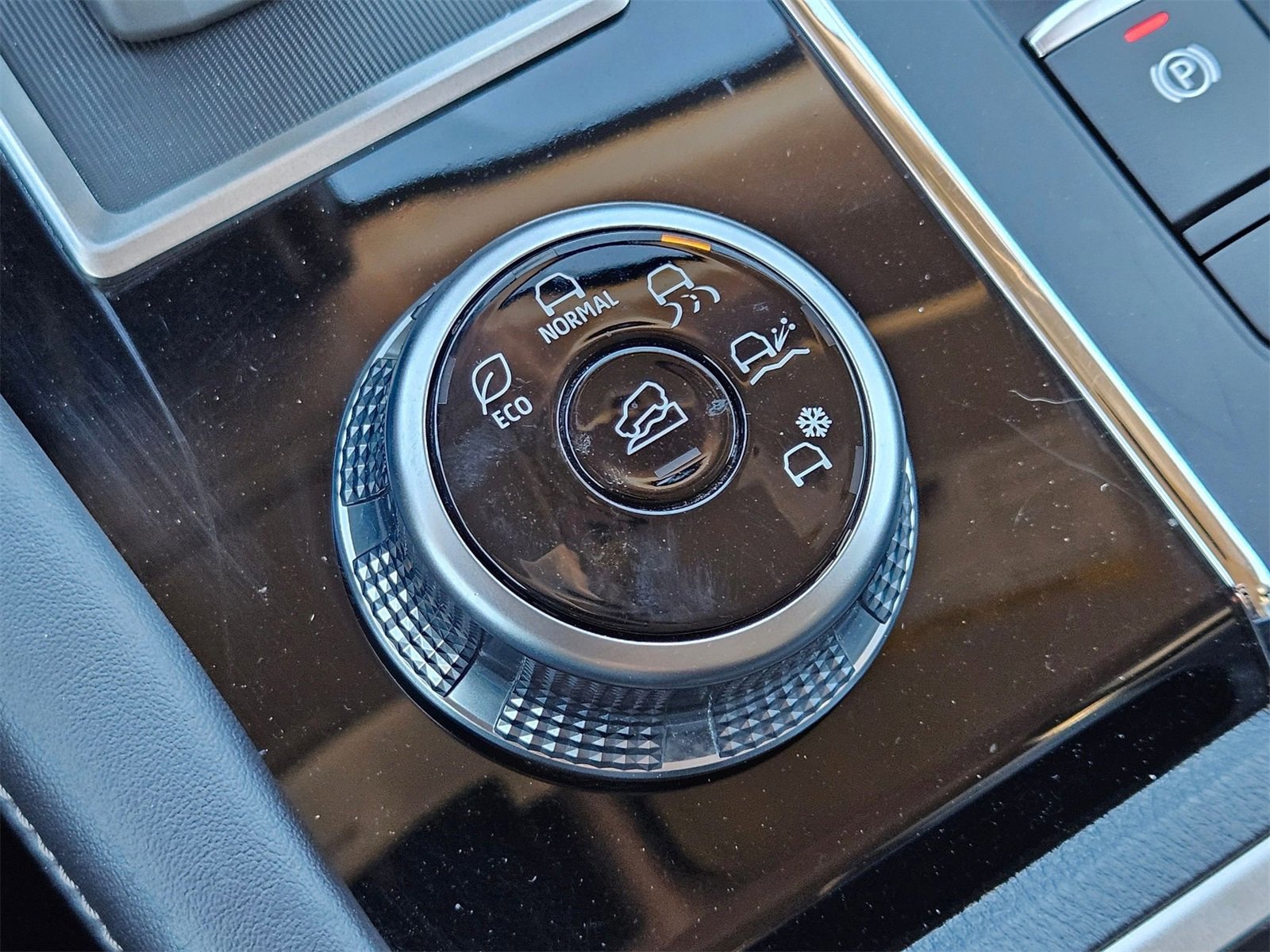 Used 2023 Mitsubishi Outlander SE image 16