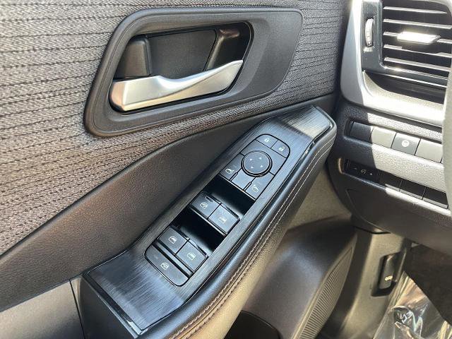 Used 2022 Nissan Rogue SV image 29