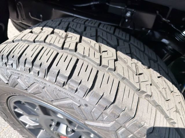 Used 2025 Toyota Tacoma SR5 AWD/4WD image 28