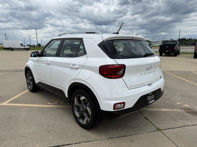 Used 2024 Hyundai Venue SEL FWD image 7