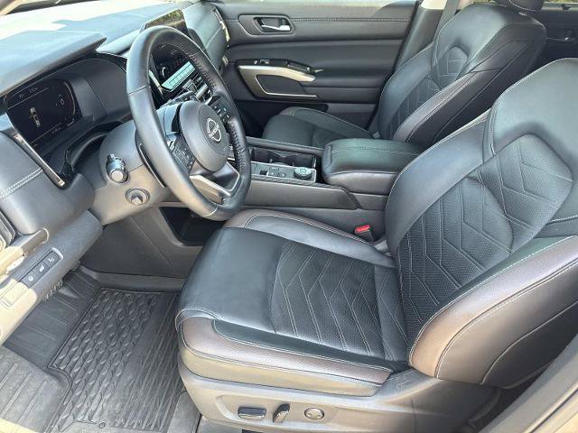 Used 2023 Nissan Pathfinder Platinum AWD/4WD image 12