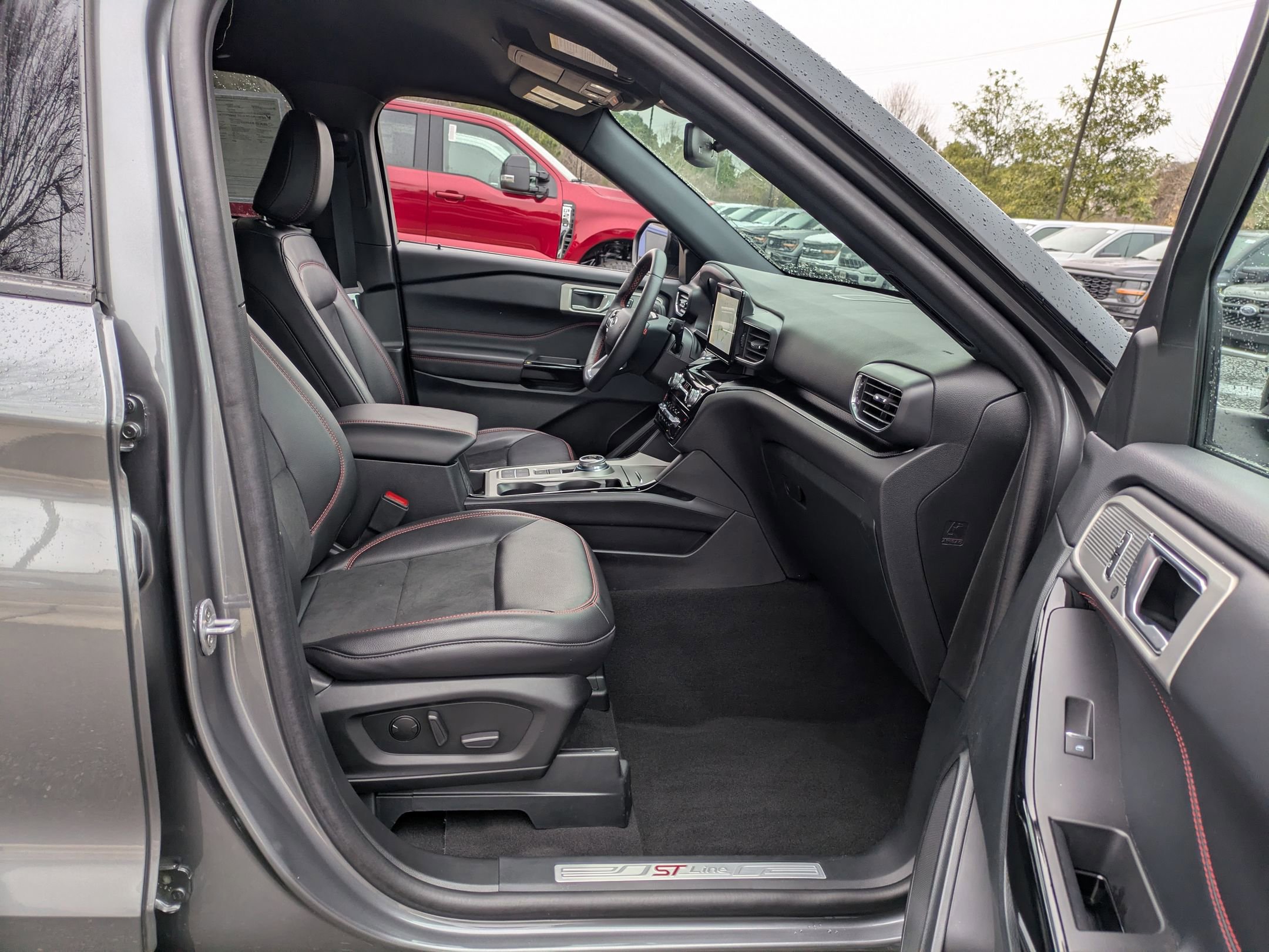 Certified 2024 Ford Explorer ST-Line w/ Class IV Trailer Tow Package image 40