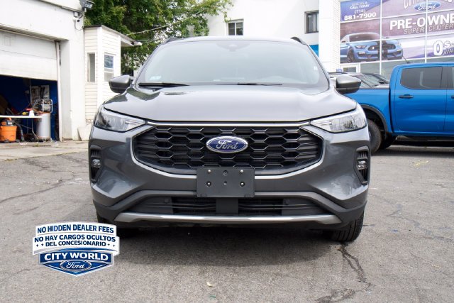 Certified 2025 Ford Escape ST-Line Select AWD/4WD image 2