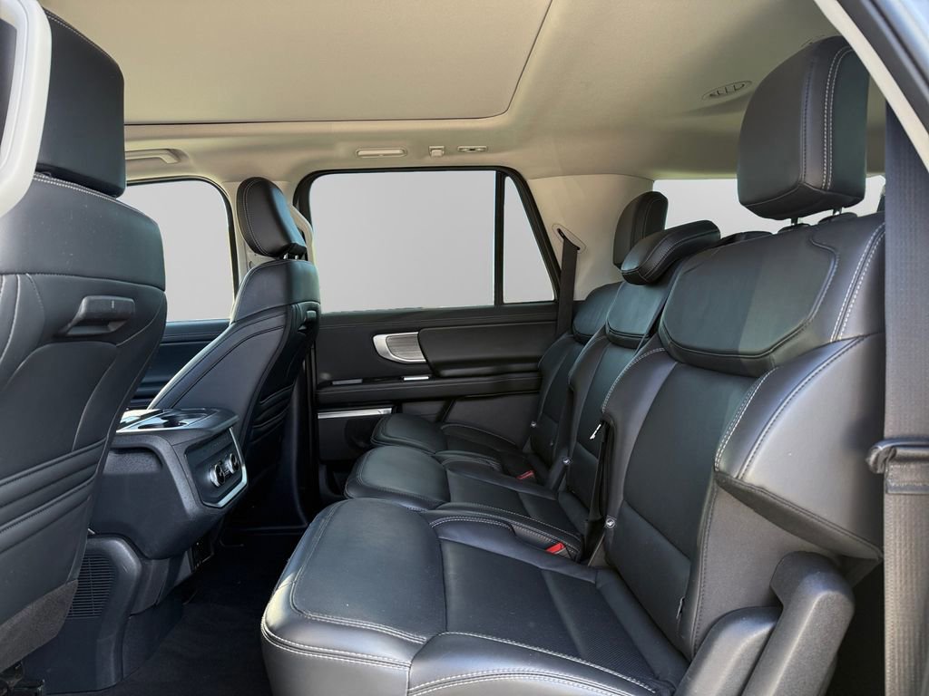 Certified 2025 Ford Expedition Max Platinum image 13