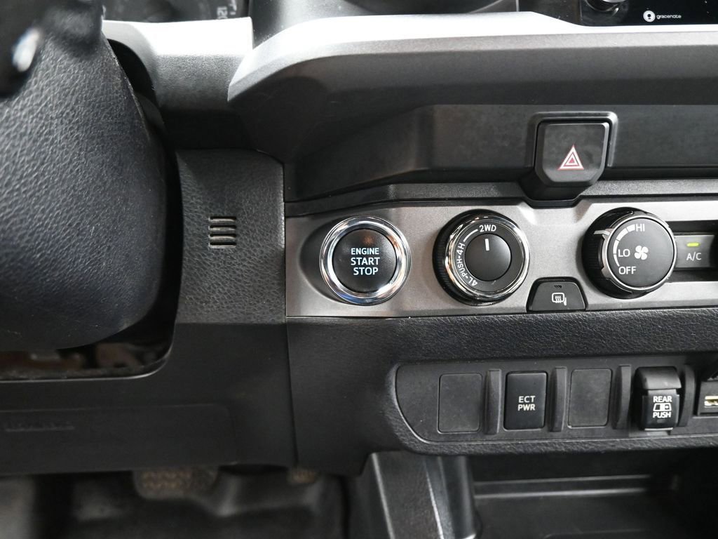 Used 2020 Toyota Tacoma TRD Off-Road image 40