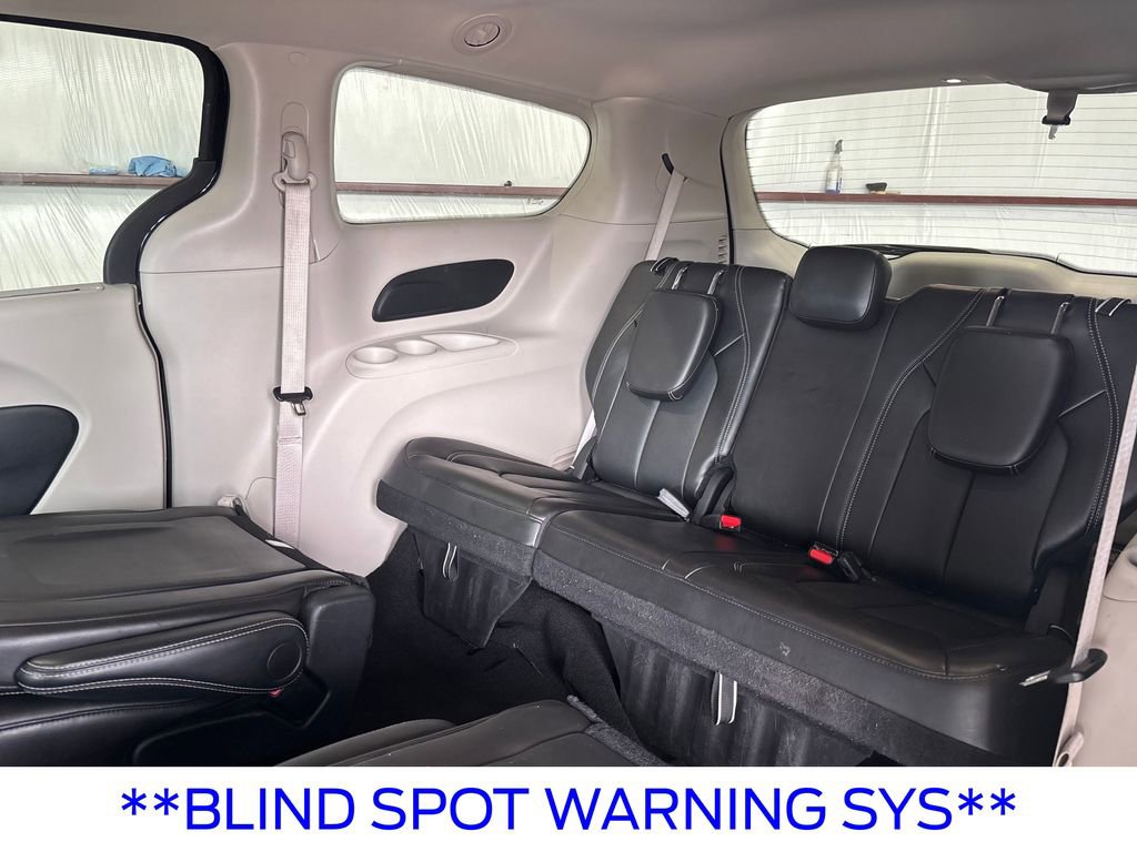 Used 2024 Chrysler Pacifica Touring-L image 17