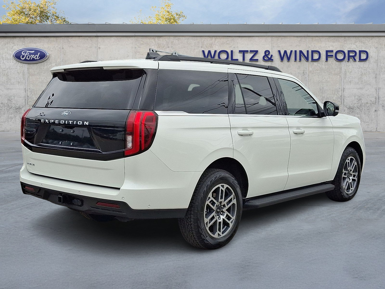 Certified 2025 Ford Expedition Active AWD/4WD image 6