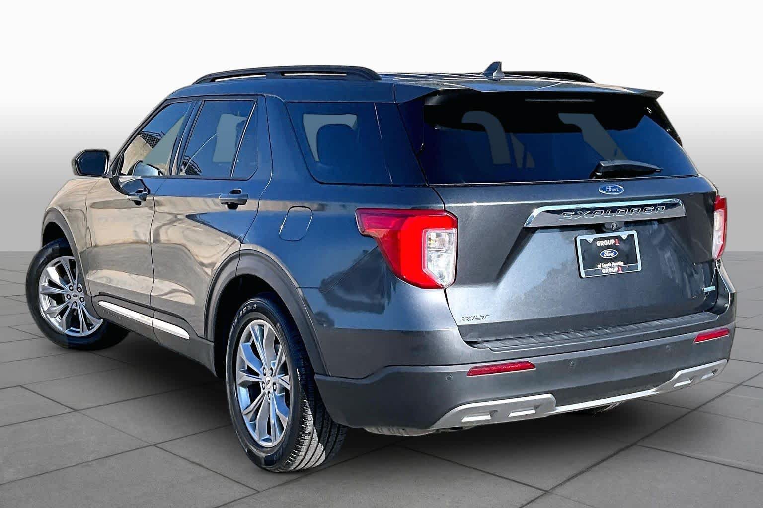 Certified 2020 Ford Explorer XLT w/ Equipment Group 202A RWD image 6